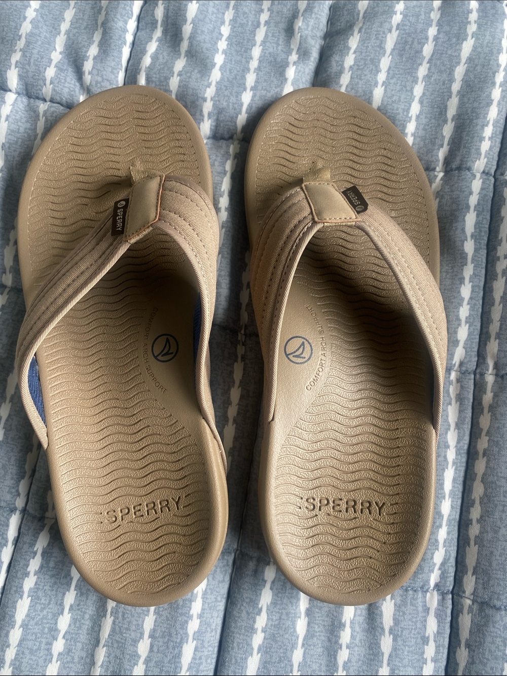 Sperry Men’s Beige/Tan Cushioned Flip Flop Sandals Size 9 New in box